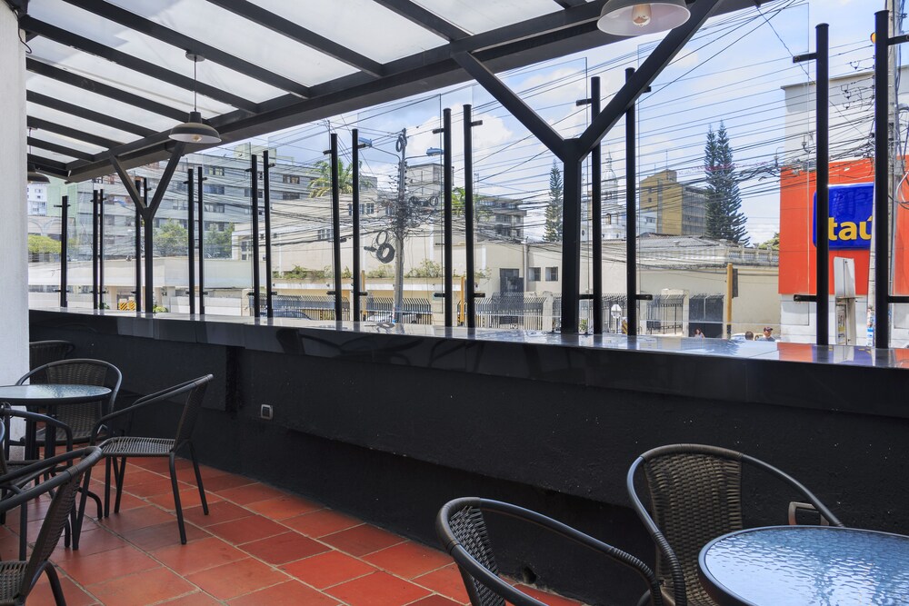 Ayenda 1505 Balmoral 3/15