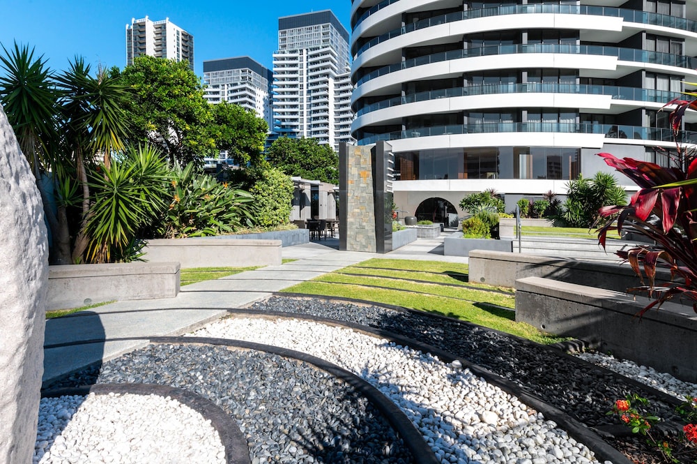 Peppers Broadbeach 61/68