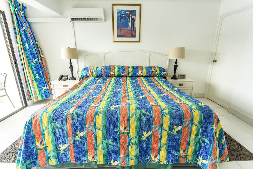 Pirate’s Inn Apartment Hotel 49/59