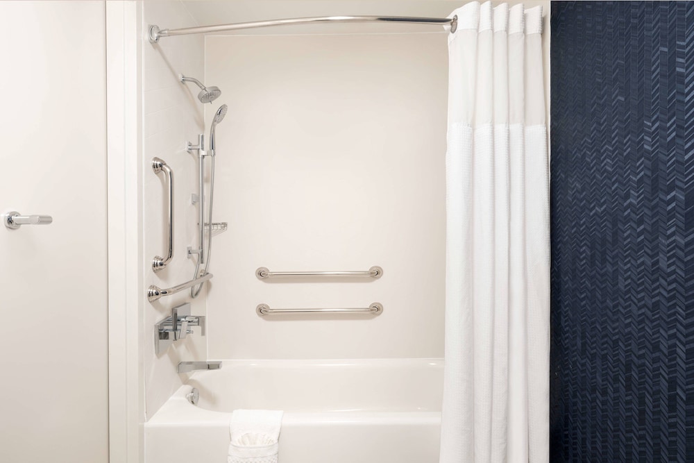 Fairfield Inn And Suites Austin South 8/21