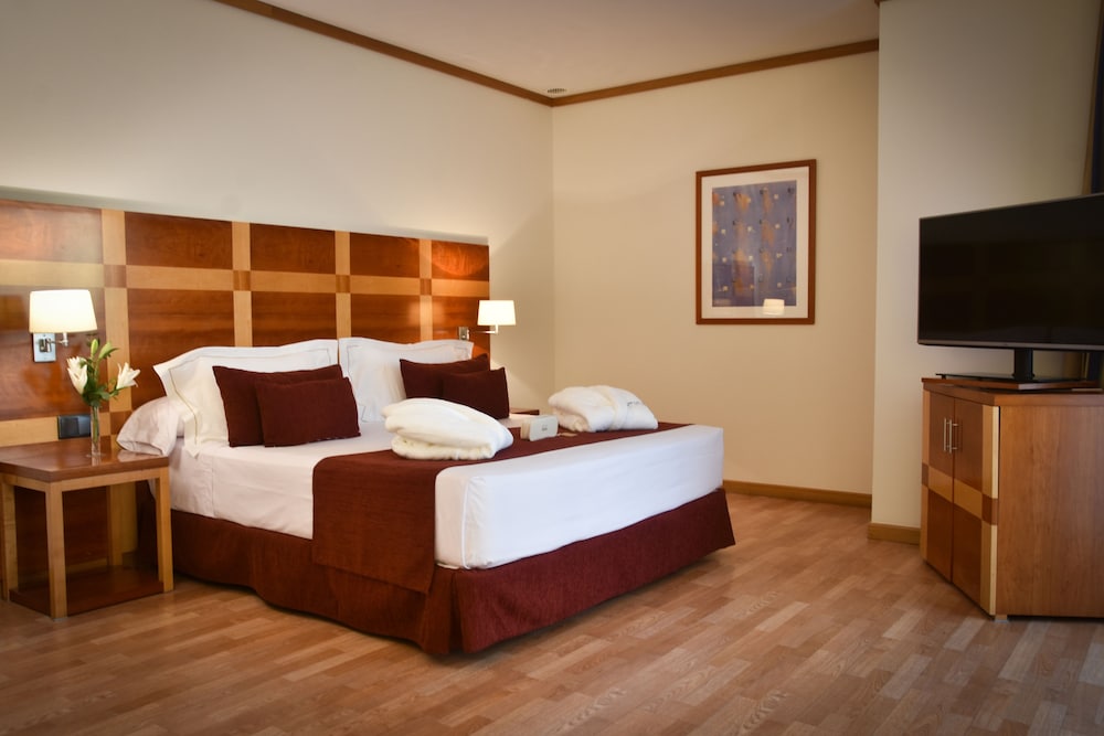 ROOM, DOUBLE BED, SOFA