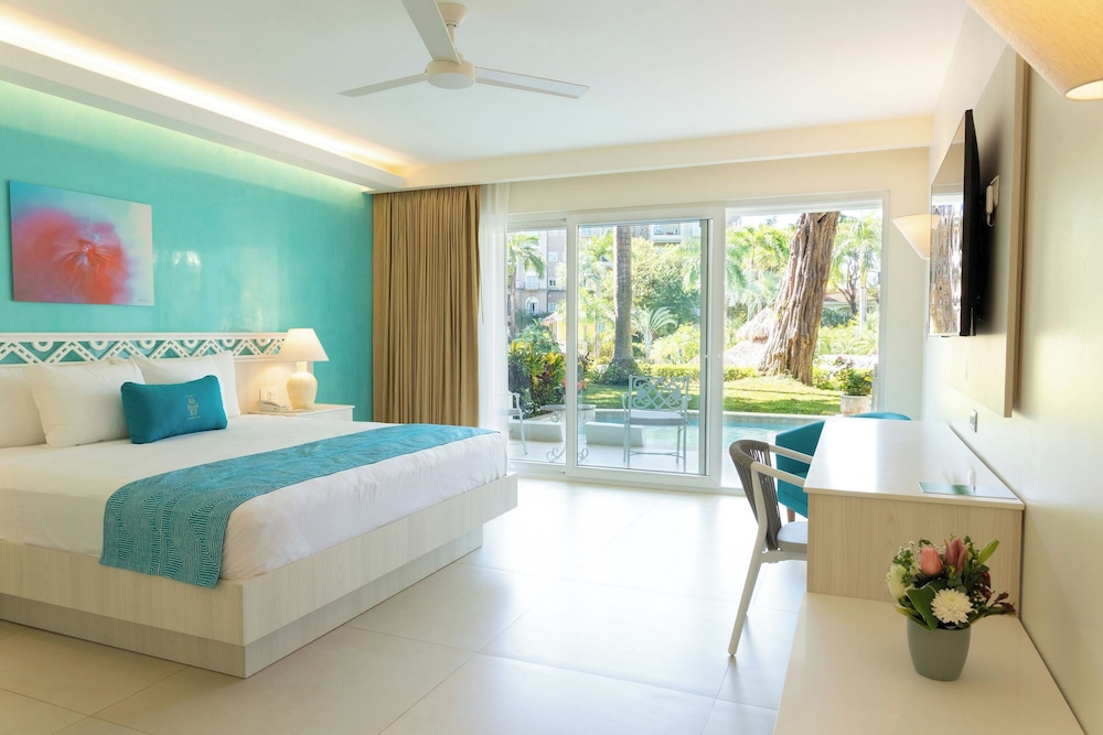 Tropicana, Premium, King Bed, Plunge Pool