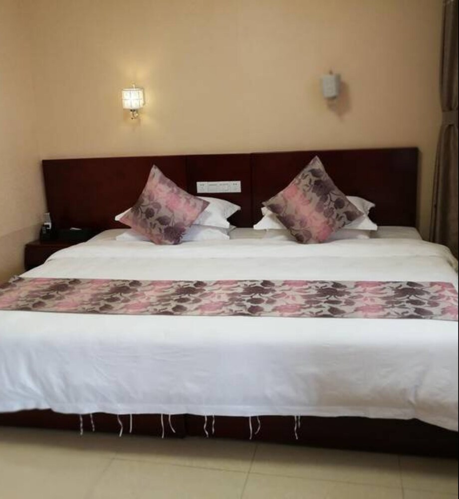 DELUXE, DOUBLE BED