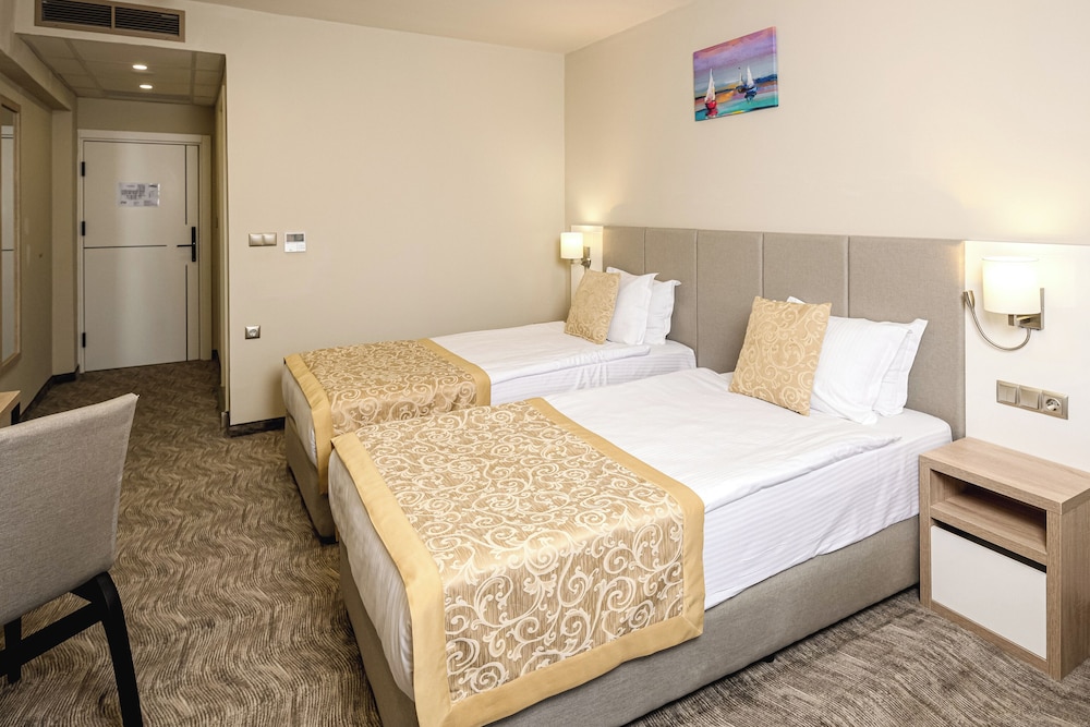 Laguna Park Sunrise Hotel 13/50