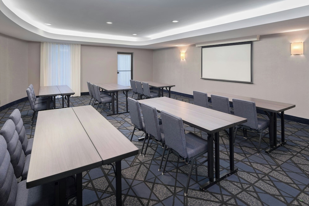Courtyard By Marriott Providence Lincoln 37/50