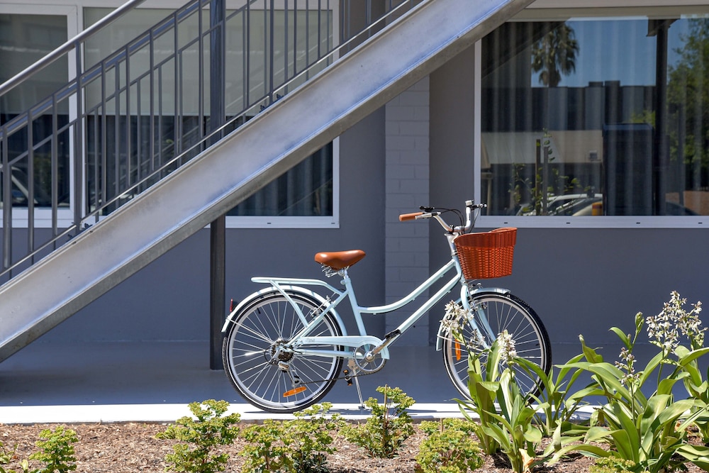HOTELMOTEL ADELAIDE in ADELAIDE