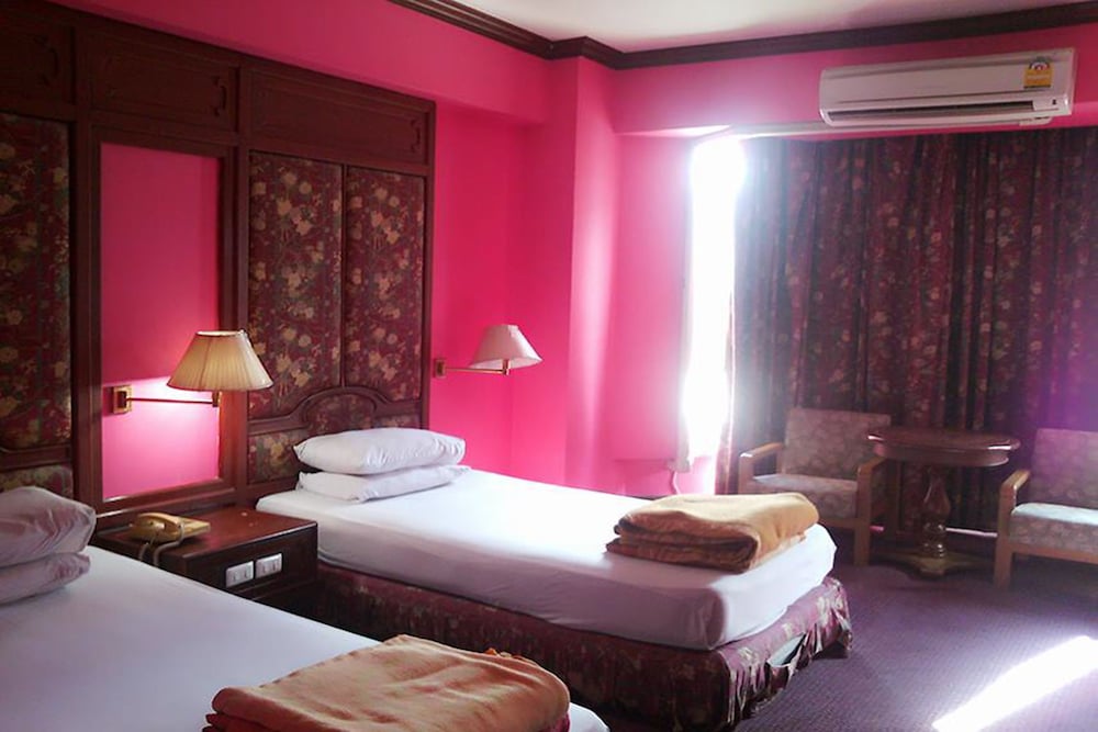 Diamond River Ping Petch Ngam Hotel 36/52
