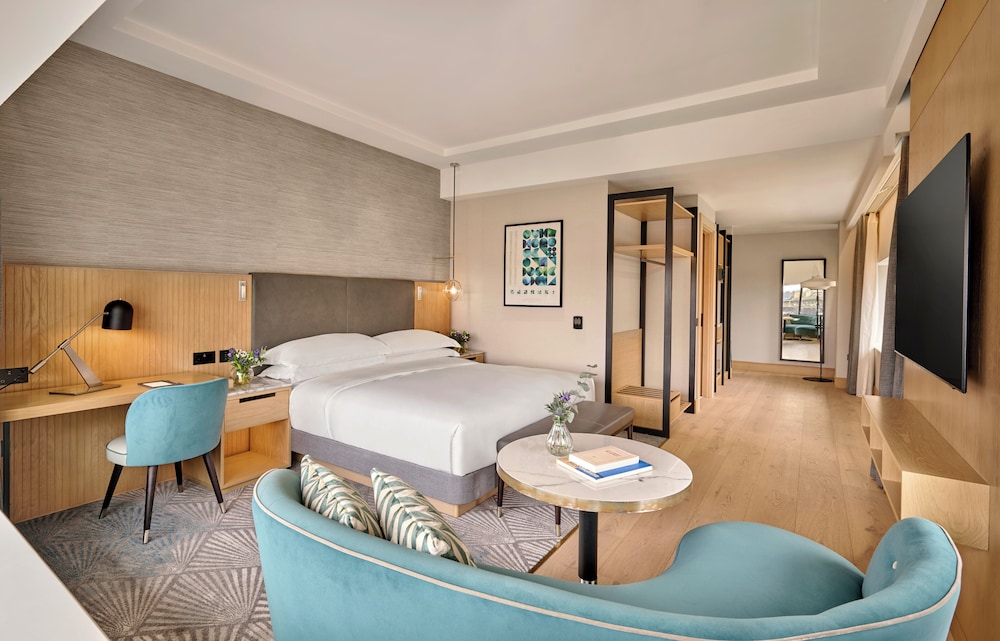 غرفة ديلوكس بسرير كينج لذوي الإعاقة، Hyatt Regency London Olympia 5/6