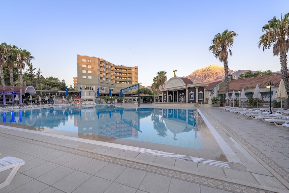 Armas Kaplan Paradise Hotel 9/63