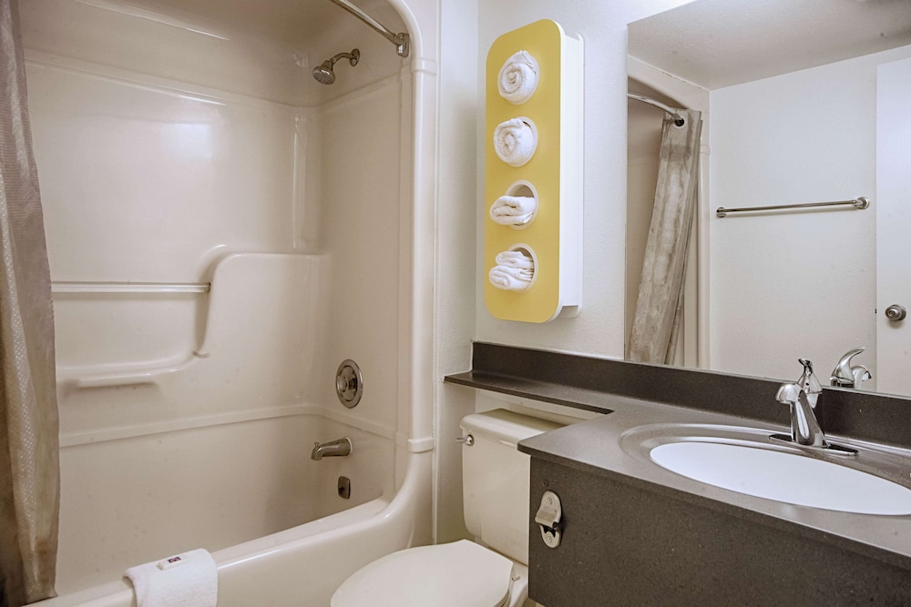 Motel6 East Syracuse, NY - Airport 56/59