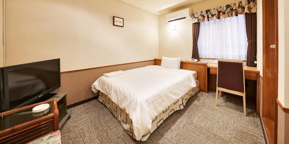 Crown Hotel Okinawa 31/75
