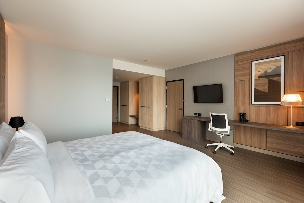 Holiday Inn Lima Miraflores 12/48