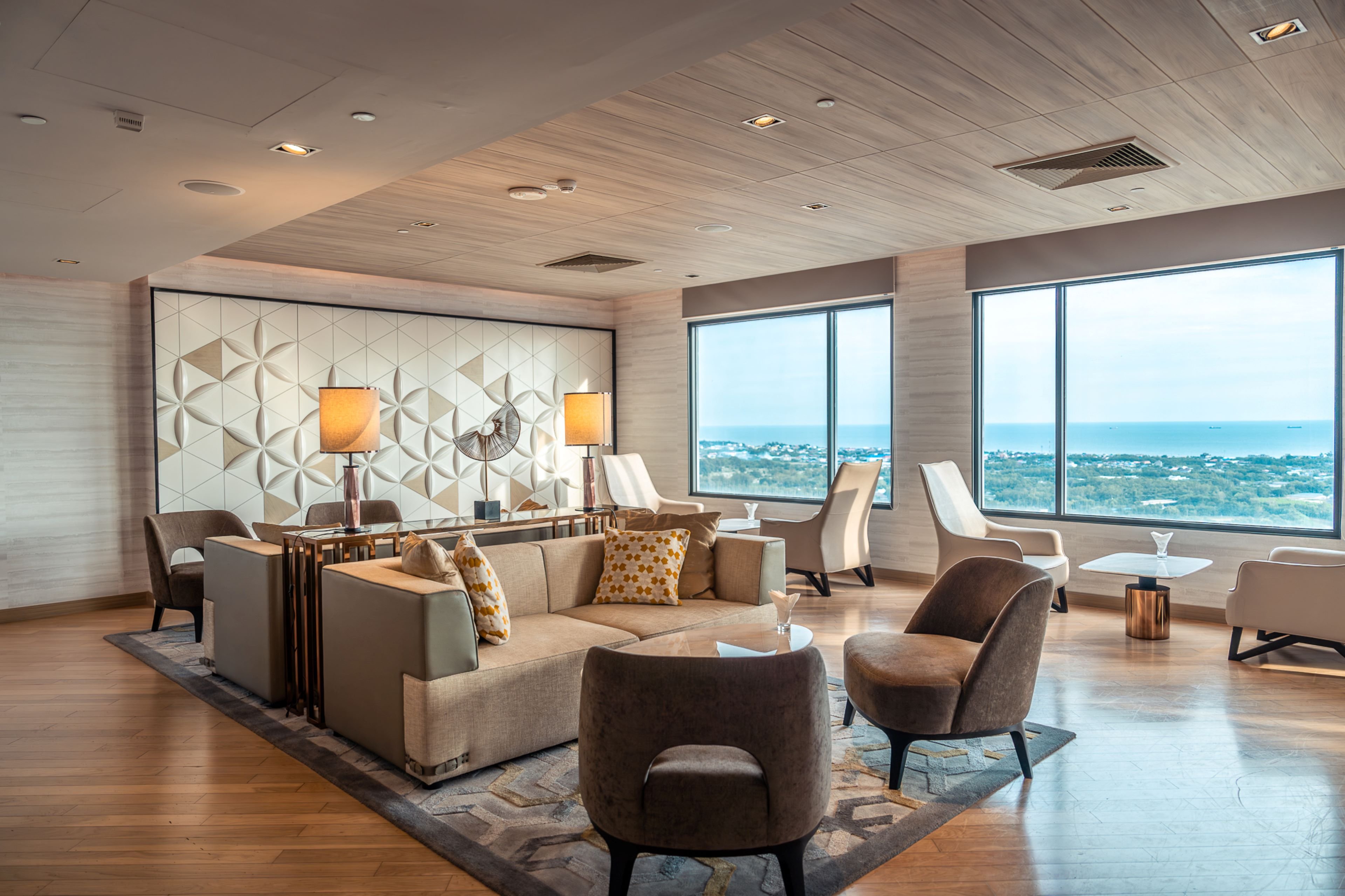Holiday Inn & Suites Rayong City Centre 52/77