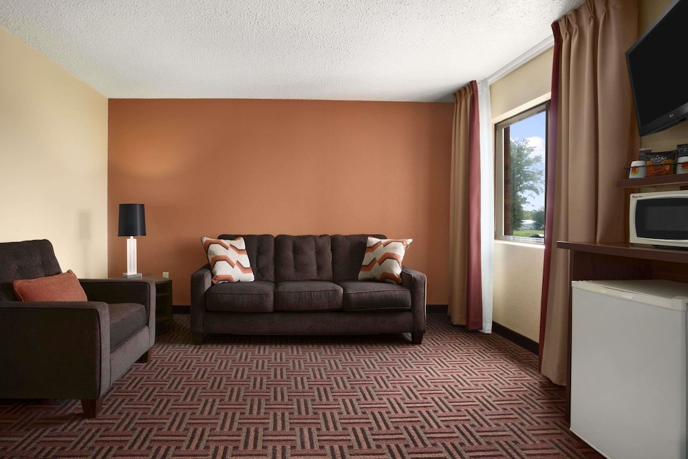 Super 8 By Wyndham Marion 18/25