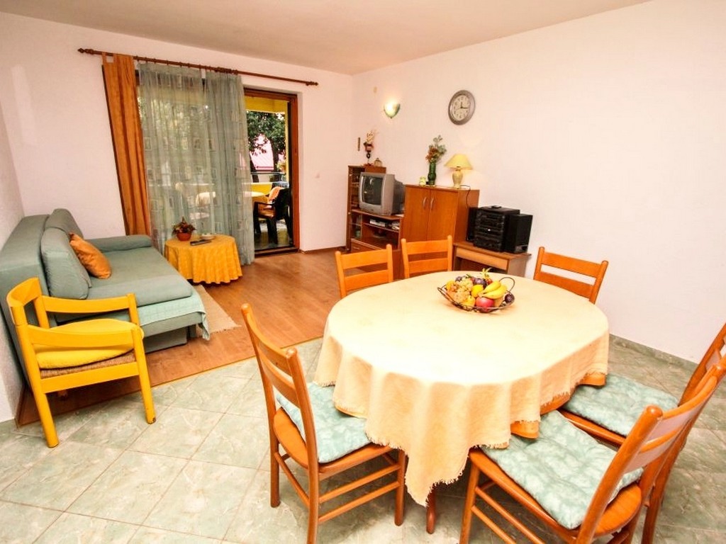 HOTEL APARTMENTS IRENA 13/20