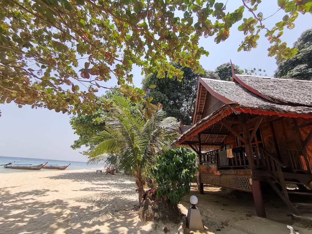 Phi Phi Relax Beach Resort 10/71
