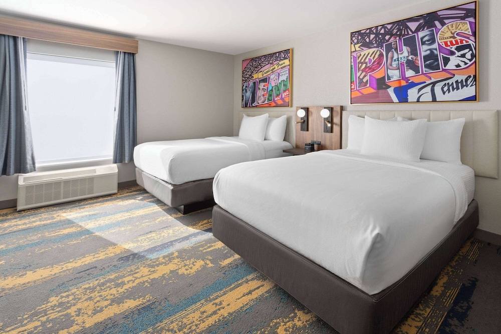 ROOM, MULTIPLE BEDS, KITCHEN, ACCESSIBLE