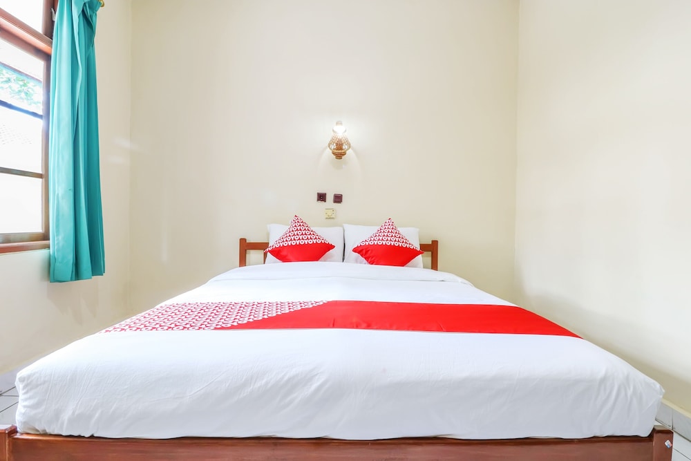 Super OYO 1654 Maha Bharata Kuta Inn 24/31