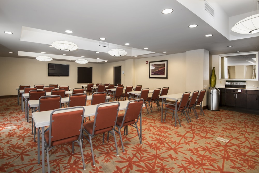 Holiday Inn Express Hotel Suites Conway 42/54
