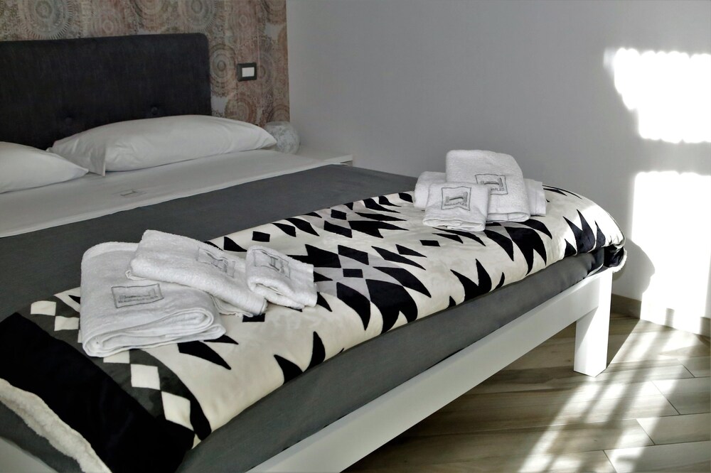 Hermes Rooms For Tourists 14/50