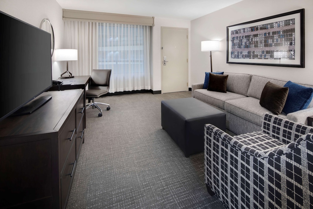 Embassy Suites by Hilton Detroit Troy Auburn Hills 48/77