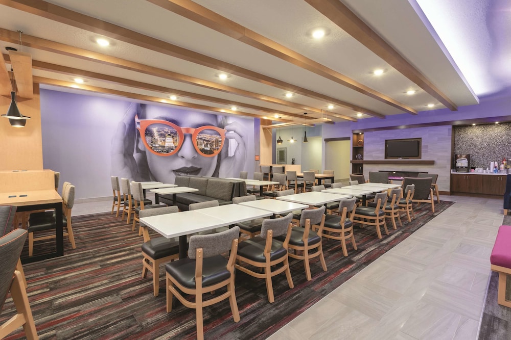 La Quinta Inn and Suites by Wyndham South Jordan 34/42