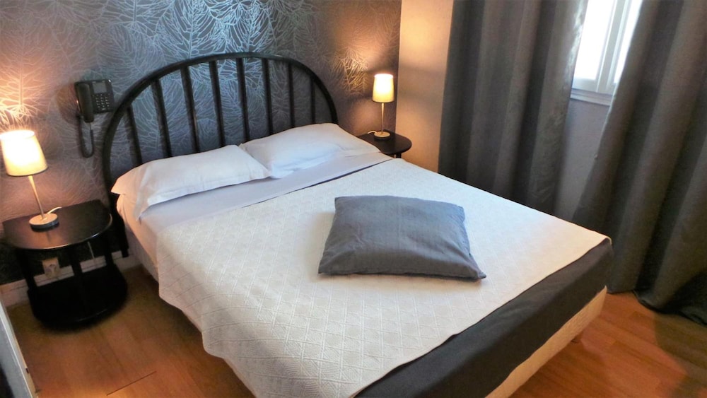 Hôtel Le Cambronne 10/25