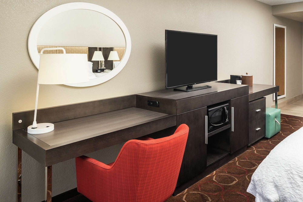 Hampton Inn Tropicana 29/30