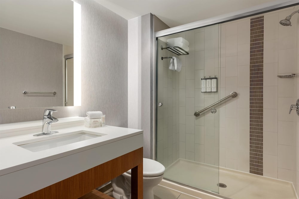 Hyatt Place Bloomington 64/64