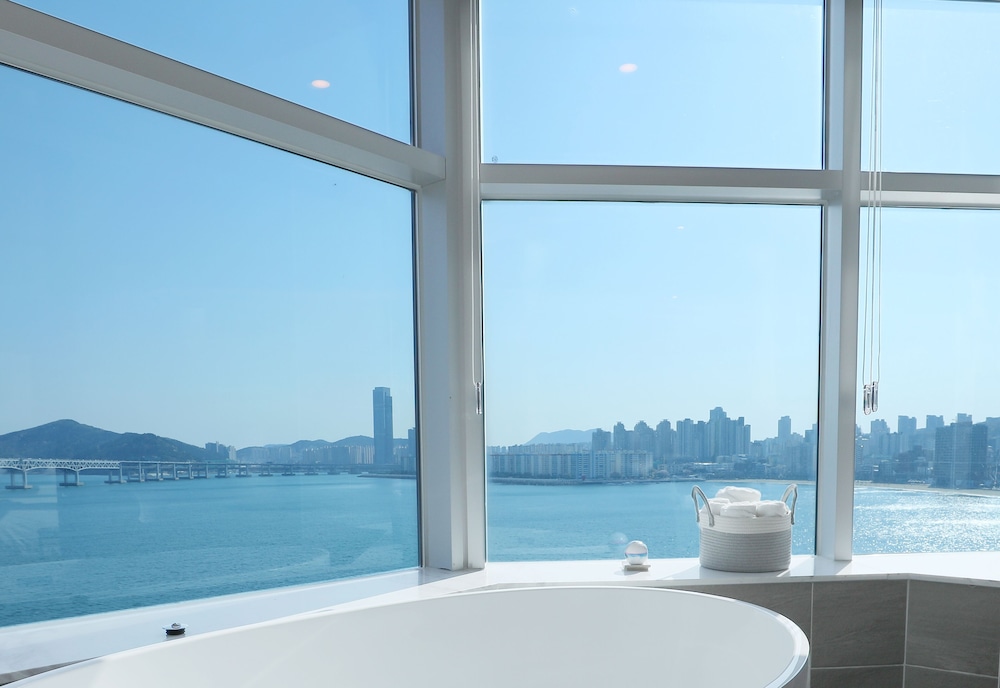 H Avenue Hotel Gwangali Beach 25/50
