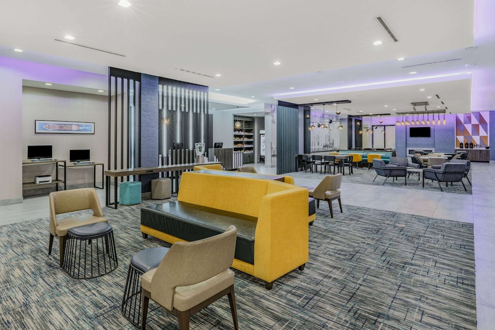 La Quinta Inn & Suites by Wyndham Texas City I 45 39/59