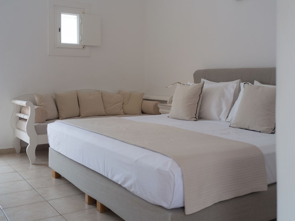 Rhenia Hotel and Bungalows 48/88