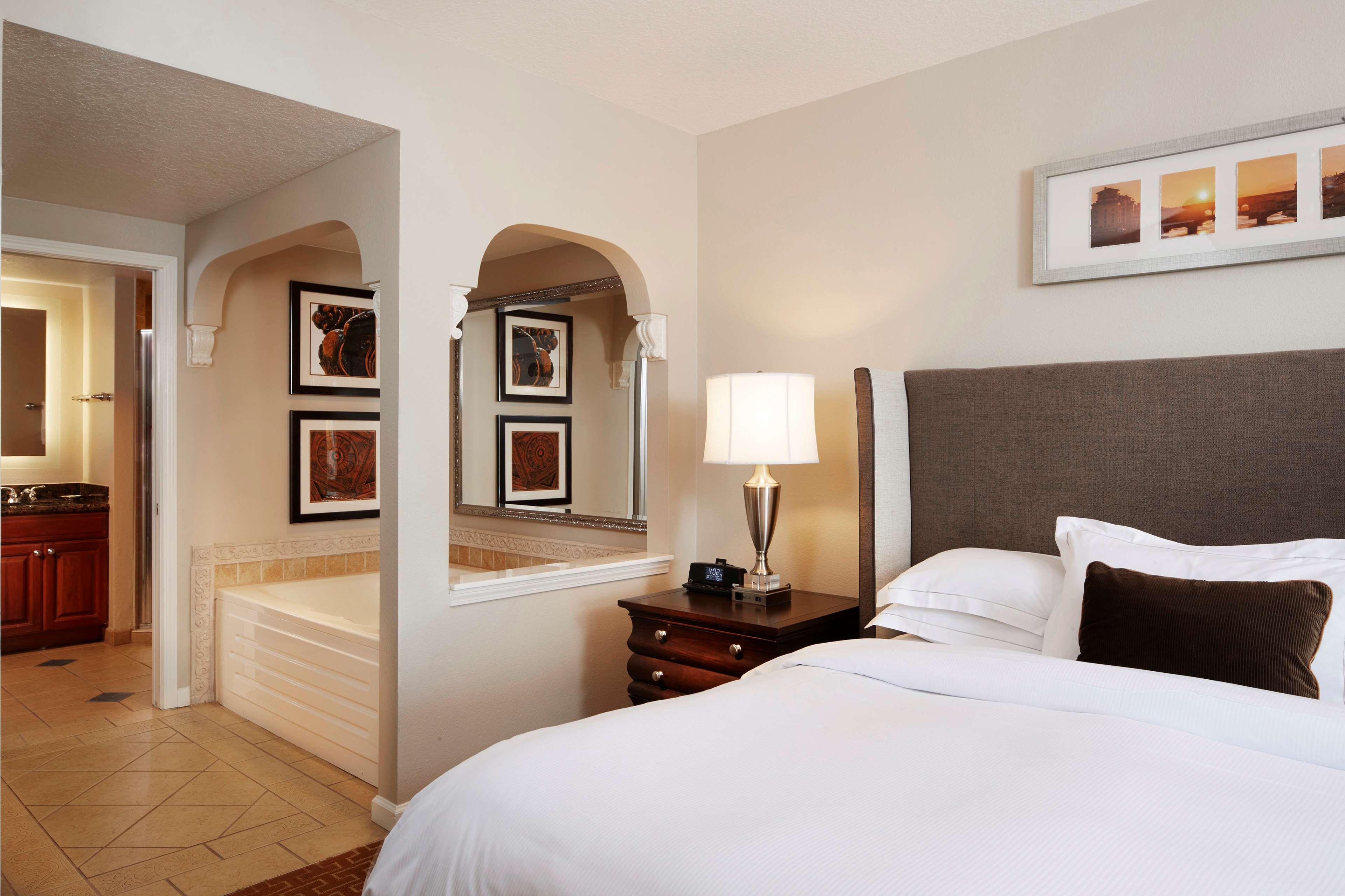 2 BEDROOMS, SUITE, 2 KING BEDS, SOFA