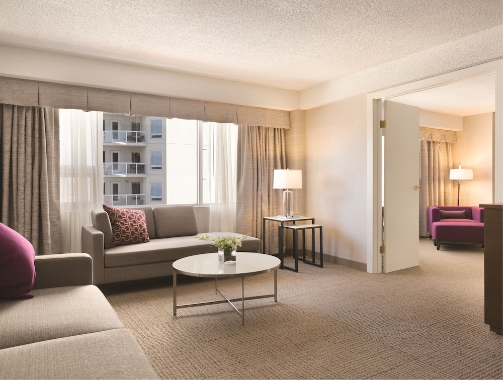 Coast Edmonton Plaza Hotel 31/41