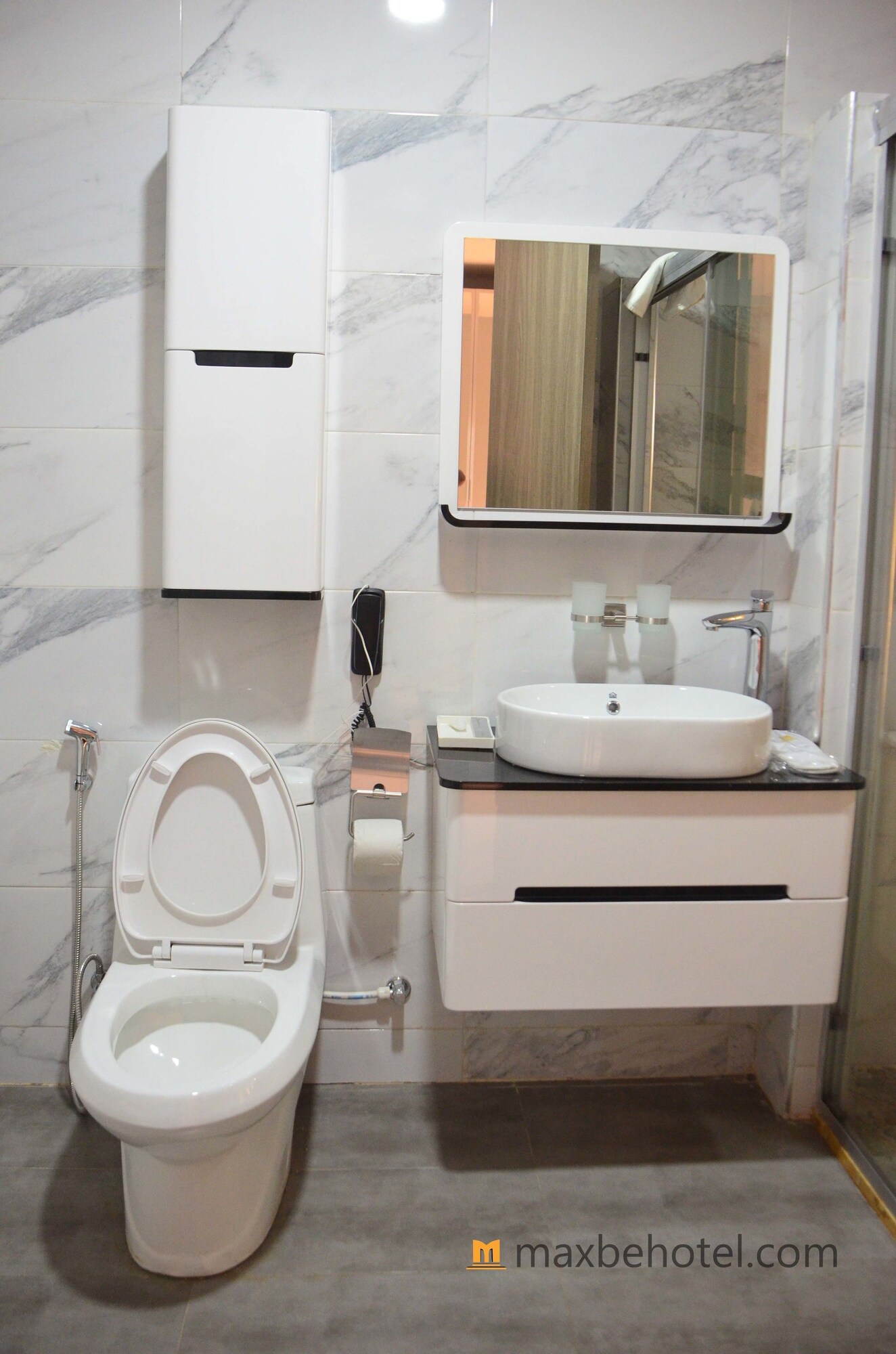 EXECUTIVE, SUITE