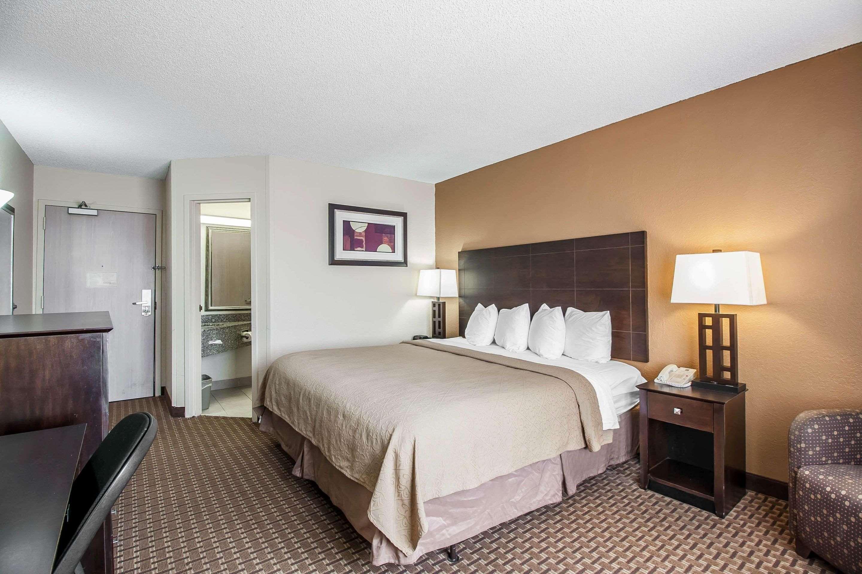 ROOM, KING BED, SMOKING