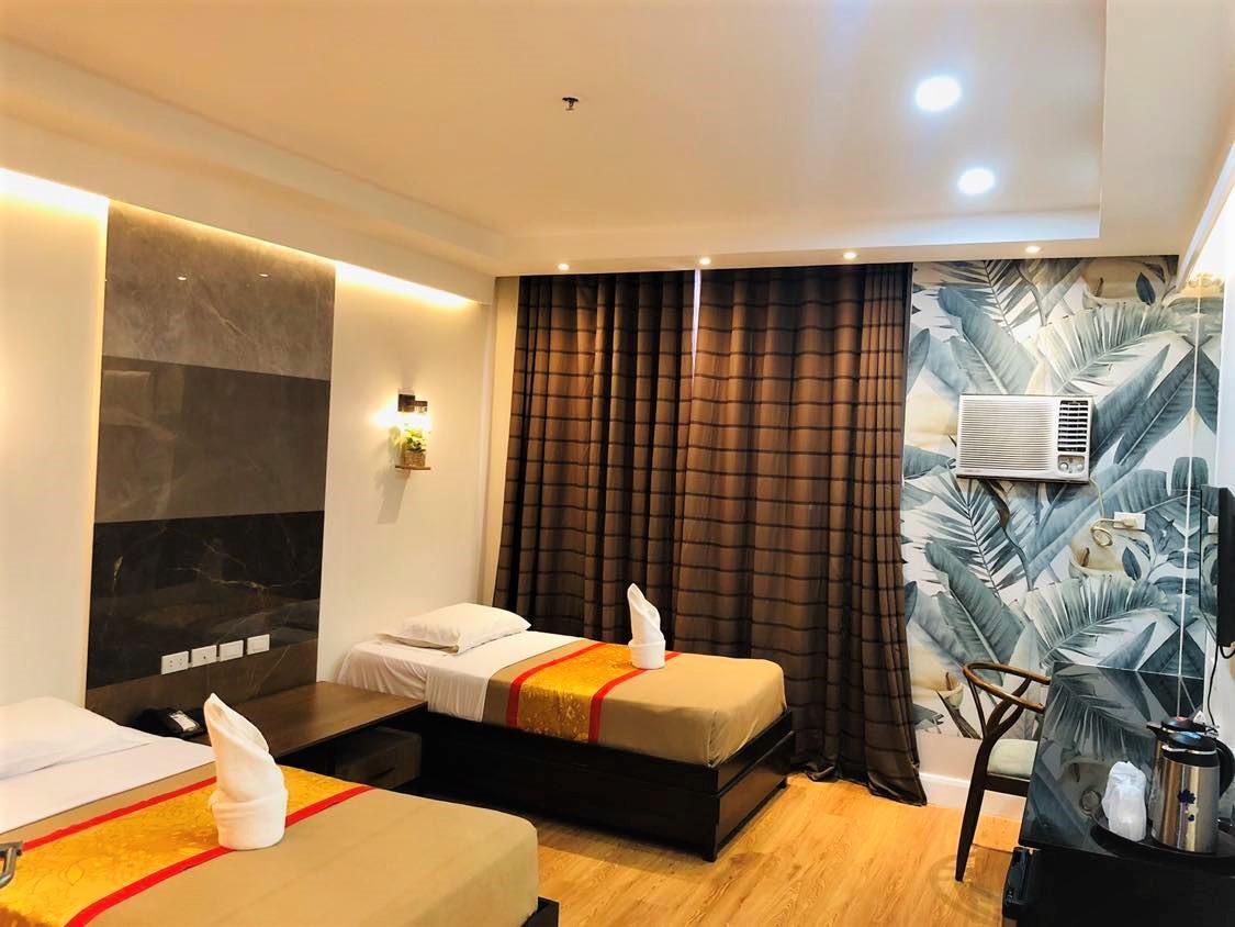 Grand Astoria Hotel 15/35