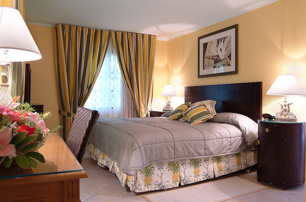 Abaco Beach Resort At Boat Harbor 26/100