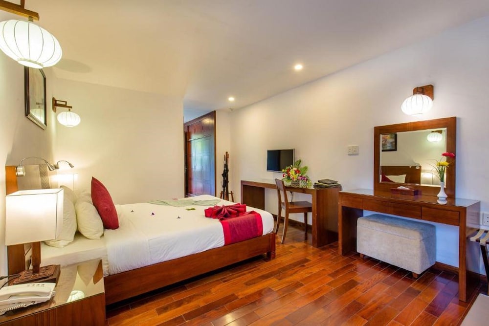 Vinh Hung Riverside Resort 18/78
