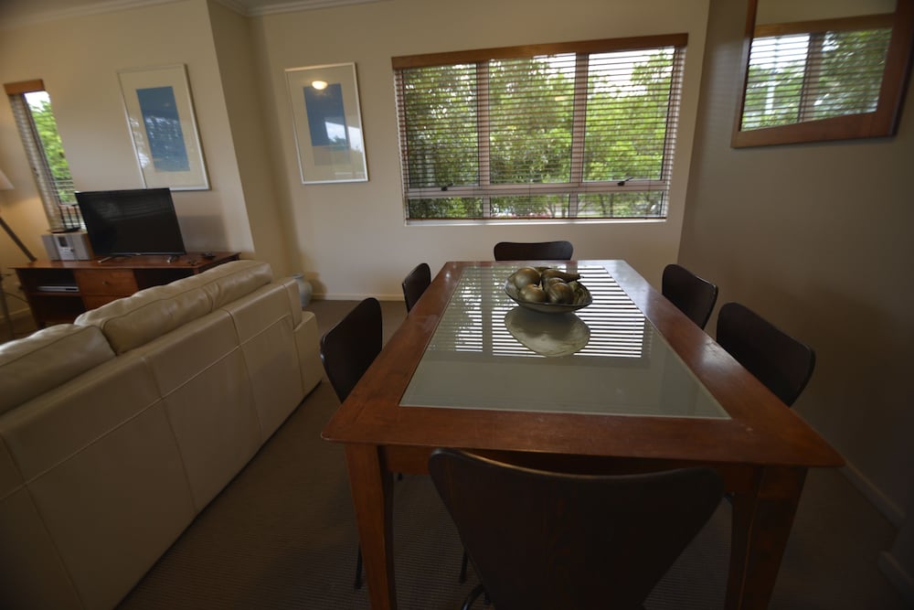 SEACHANGE COOLUM BEACH 45/76
