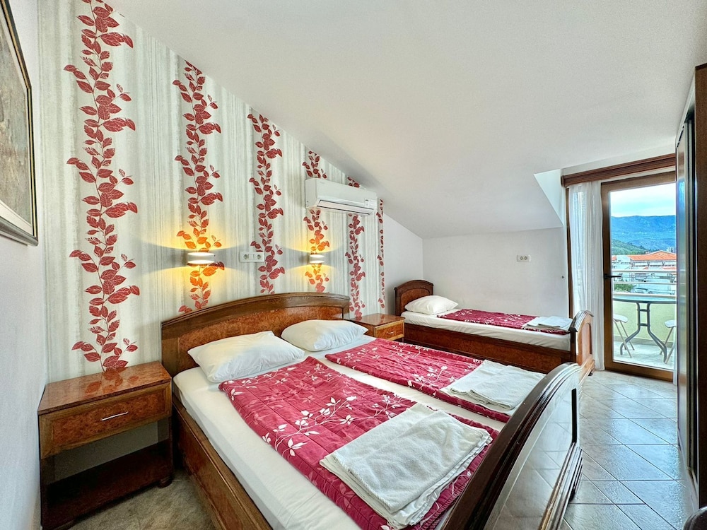 Hotel Grbalj 9/75