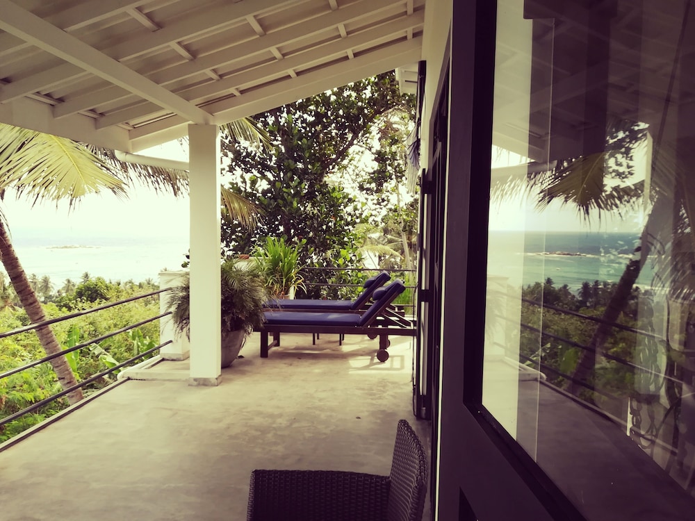 Lara's Place Unawatuna 40/42