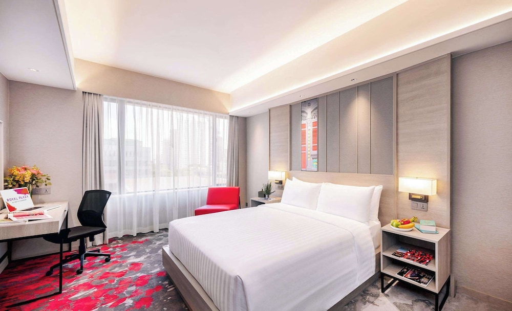 DELUXE, KING BED