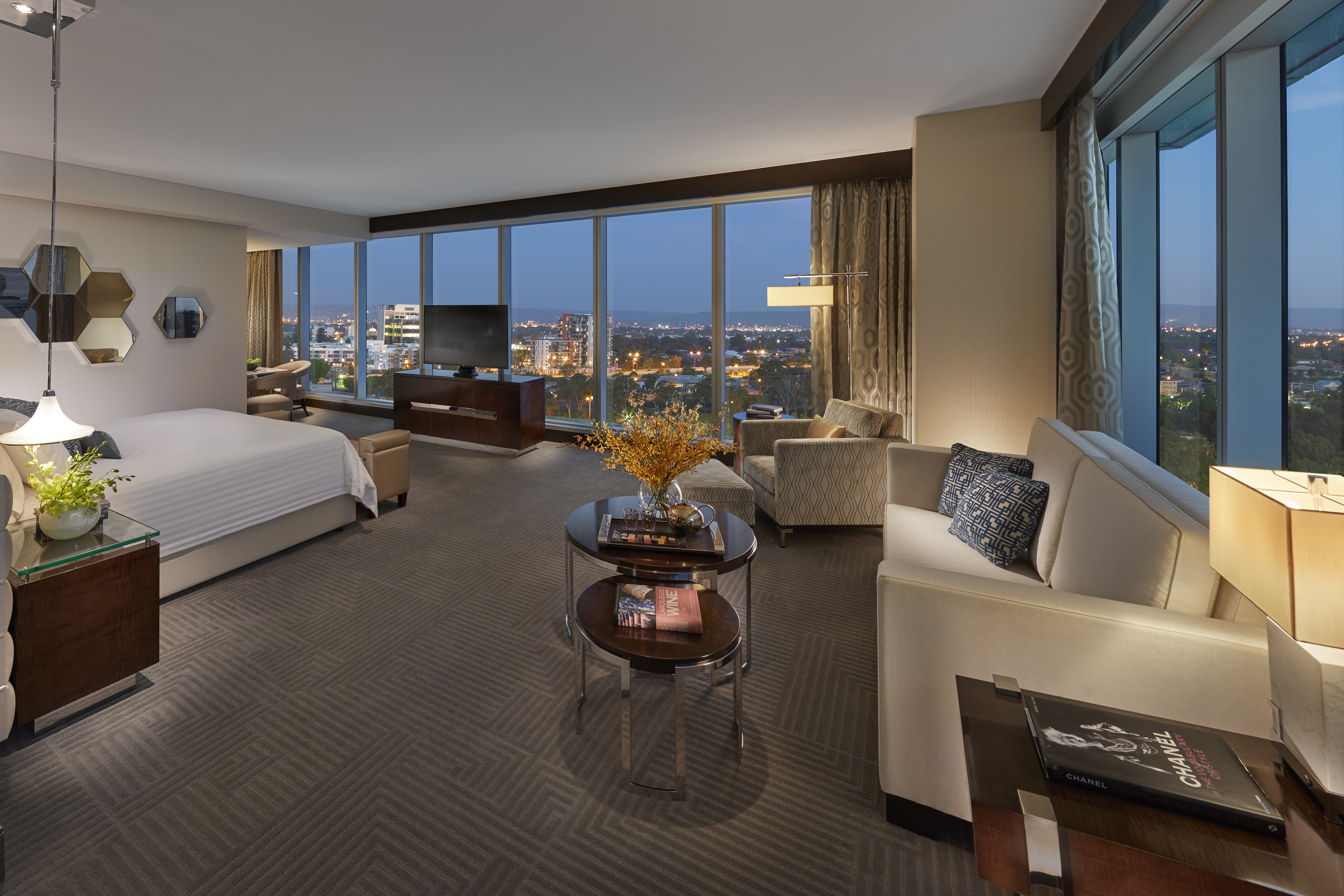 CROWN TOWERS PERTH 16/29