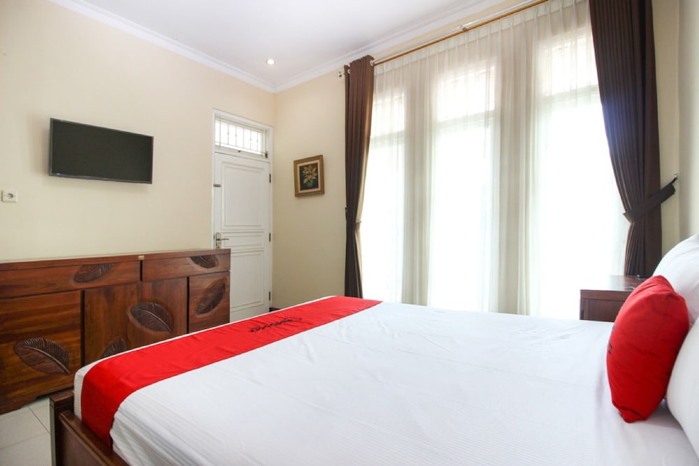 Reddoorz Plus Near Stie Ykpn 11/30