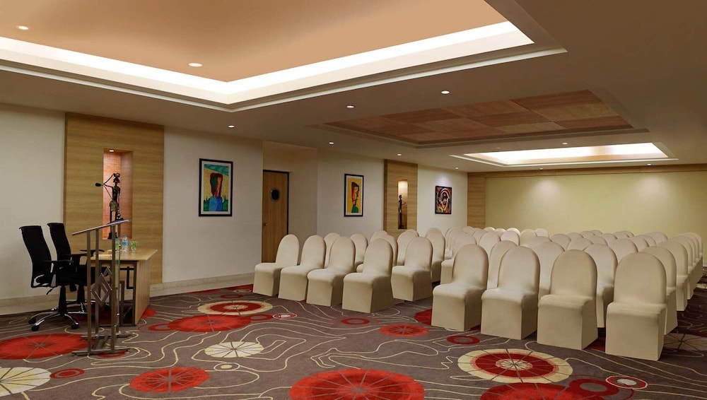 Red Fox Hotel Jaipur 54/55