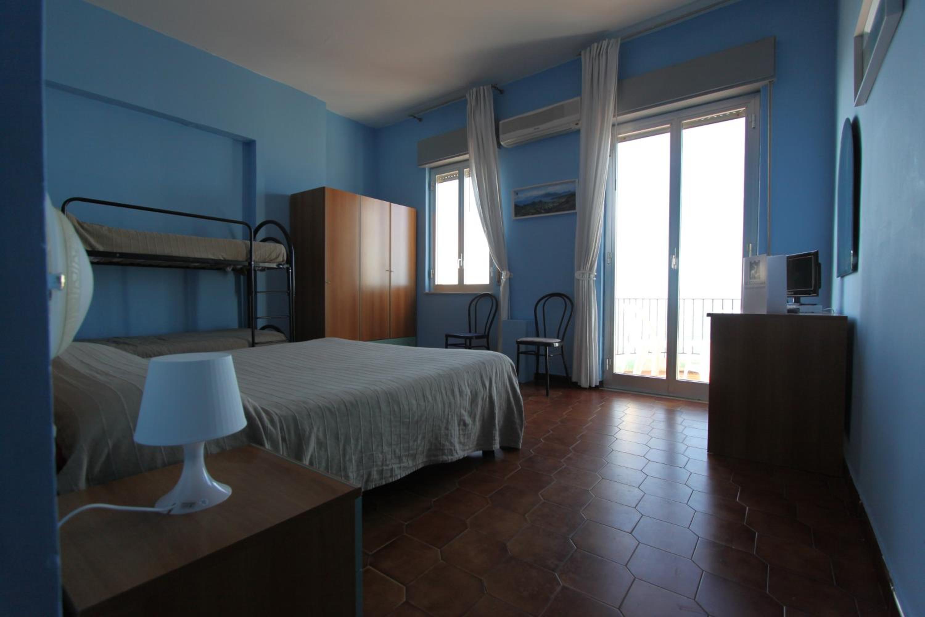 Room, Triple, Sea View, Hotel La Scogliera 5/10