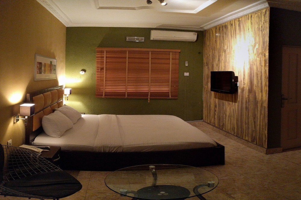 Porschester Hotel And Suite 7/17