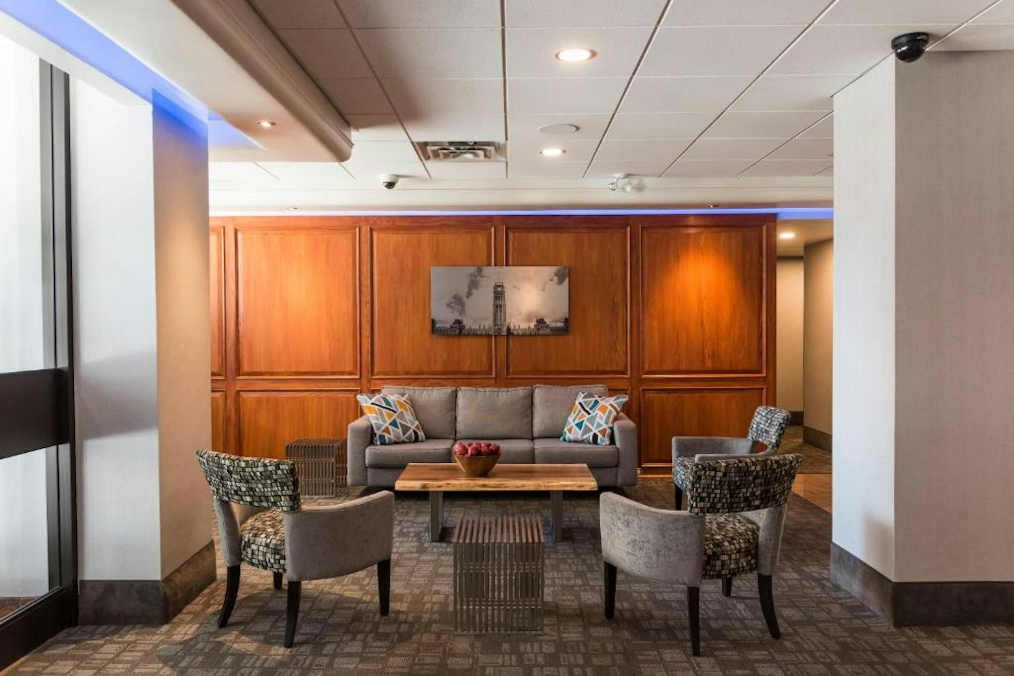 Embassy Hotel And Suites Ottawa 6/7