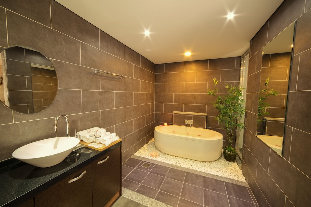 Reve Hotel Jeju 30/35